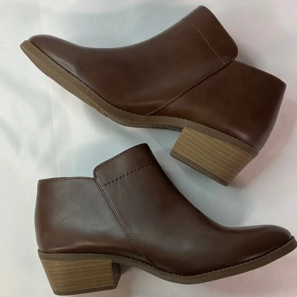Time and Tru Brown Ankle Booties with Zipper - Picture 2 of 9
